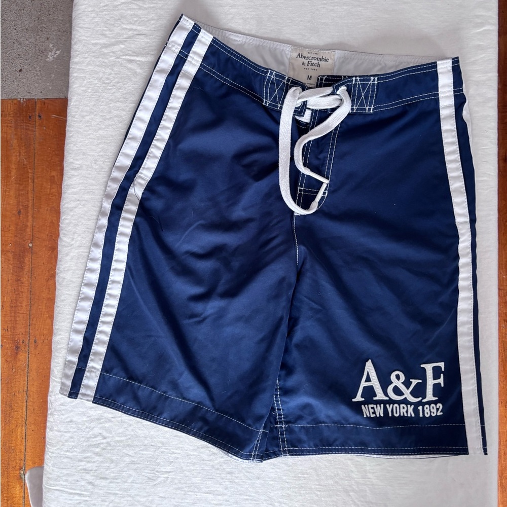 Men’s Abercrombie &Fitch Navy White Stripe Swim /Board Shorts Tie Waist Medium